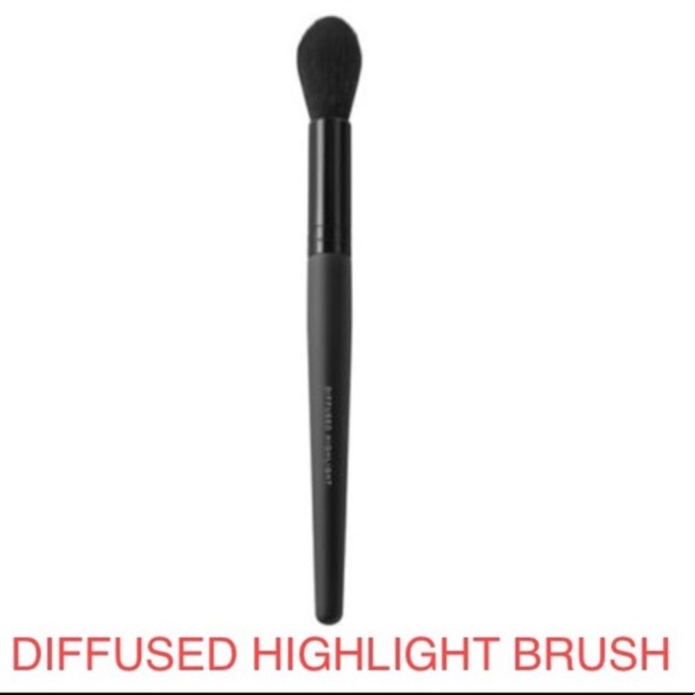 DIFFUSED HIGHLIGHT BRUSH
Highlighter Brush